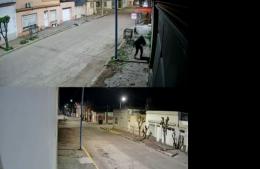 Cámaras de vigilancia captan a sujetos saltando tapiales