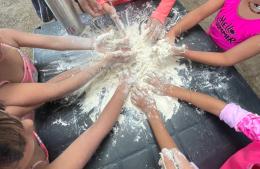 La Colonia Municipal de vacaciones de Rafael Obligado puso manos en la masa