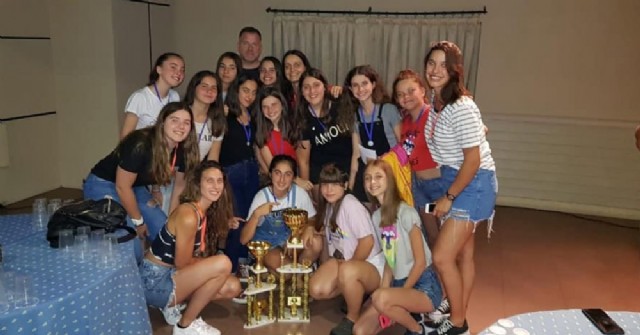 Las chicas de Sportivo premiadas en la APB