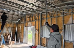 Avanza la construcción del SUM en Barrio Evita