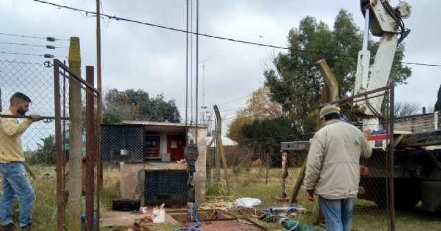 Colocan nueva bomba extractora en el Pozo N° 10 del Servicio de Agua Municipal