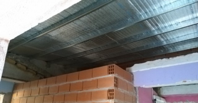 Obras en el CEATDI N° 571: La colocación del nuevo techo está casi finalizada