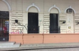 Autoridades mandan a pintar el Palacio Municipal