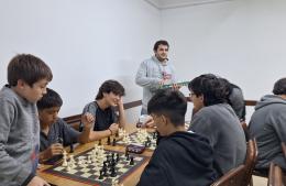 Continúan los talleres municipales gratuitos de ajedrez