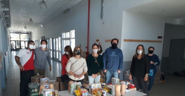La Secundaria N° 5 cumplió con la entrega de mercadería y cuadernillos de continuidad pedagógica