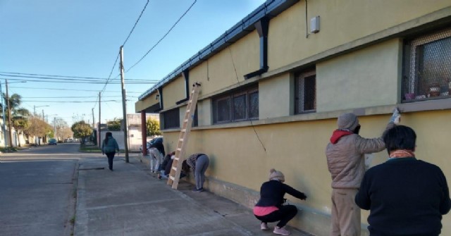 Comenzaron trabajos de pintura en el Jardín de Infantes 909