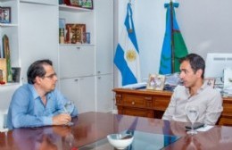 El intendente de Junín se sumó al repudio de la campaña "política" de vacunación y fue criticado por el director del Hospital Interzonal de Agudos