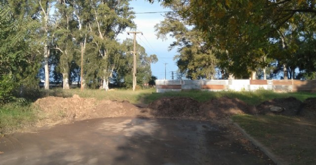 Vecinos de la calle Guardia de Salto aguardan una solución que facilite su acceso a la ciudad