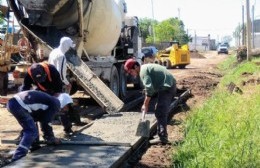 Obra de cordón cuneta en la calle Hernández