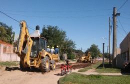 Clyfer comienza a pavimentar la última cuadra de calle Azara