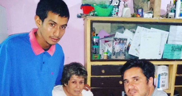 Dirigente del Movimiento Evita visitó a una familia que busca salir adelante