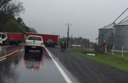 Ruta 188 cortada por un camión encajado