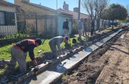 Avanzan las obras de cordón cuneta en Barrio Nehuenche II