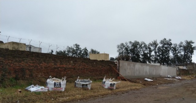 Reconstruirán otro tramo del muro perimetral del Cementerio municipal