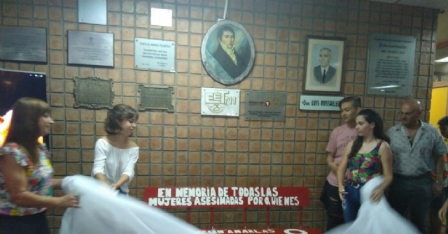 Instalan un "banco rojo" en la Escuela Técnica N° 1 "Don Luis Bussalleu"