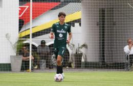 Jerónimo Álvarez debutó como titular en la reserva de Sarmiento