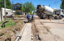 Avanza la obra de reconstrucción de cordón cuenta y badenes en Barrio Belgrano