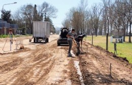 Comienza la segunda etapa de construcción de cordón cuneta en la colectora Luis Dorrego