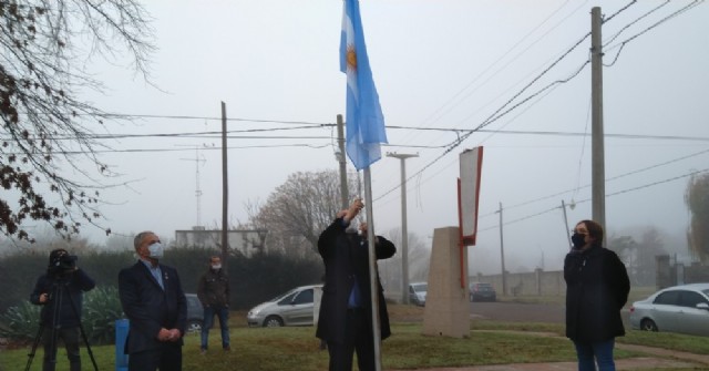 El intendente encabezó el acto oficial por el Día de la Bandera