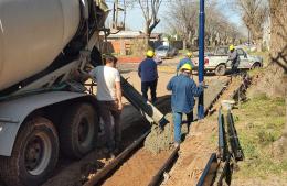 Avanza la construcción de cordón cuneta en la Avenida Pellegrini