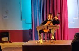 El guitarrista Juan Marino se presentó en el Centro Cultural Sabato