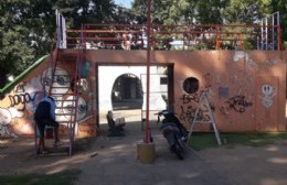 Parte final de la obra de pintura en Plaza Rivadavia