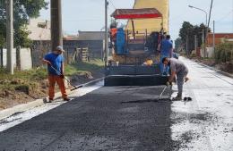 Asfalto sobre la calle Azara