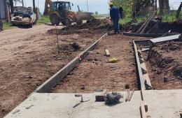 Avanza el último tramo de cordón cuneta en Avenida Pellegrini
