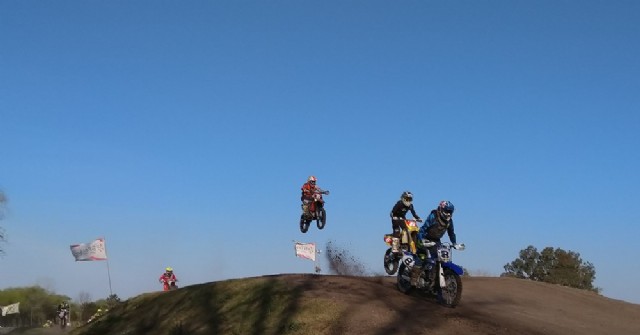 Rojas Moto Club organizó una jornada de entrenamiento MX Solidario