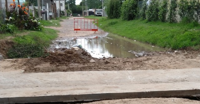 Ejecutan el último tramo de la obra de cordón cuneta de calle Hernández