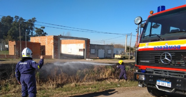 Nueva intervención de los bomberos por incendios de pasto