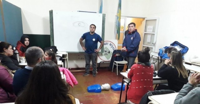 Bomberos Voluntarios brindaron capacitación a alumnos del Centro de Formación Profesional N° 401