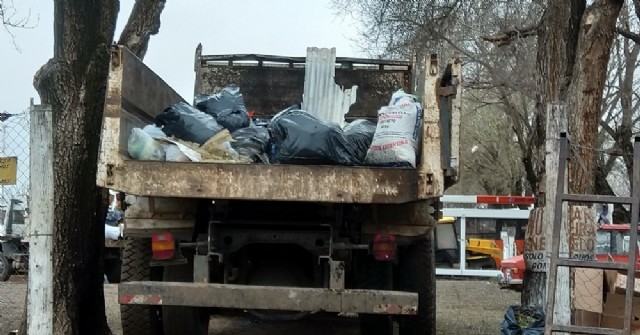 Se solicita cuidado al descartar los restos de vidrios que puedan lastimar a los recolectores