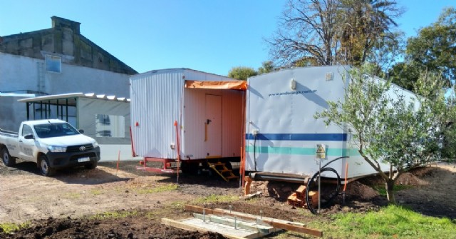 Avanzan instalaciones en el patio del Hospital para enfrentar un posible pico de la pandemia