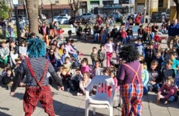 Pedalín y Firulete deleitaron a los niños en Plaza San Martín