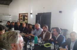 Docentes del SUTEBA llevaron su protesta al predio donde se realizó la reunión de Gabinete
