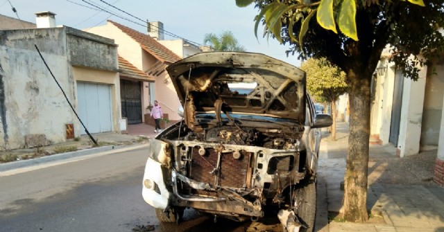 Se incendió una camioneta en Lavalle y General Frías