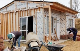 Bouvier destacó el reinicio de los trabajos en las viviendas de Barrio Progreso