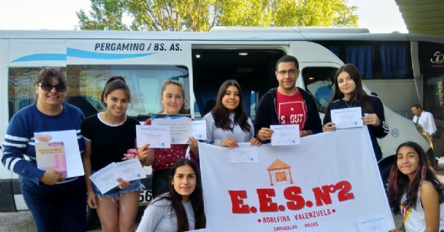 Fuimos a recibir a los alumnos de Carabelas y Rojas que se destacaron en la Muestra IT