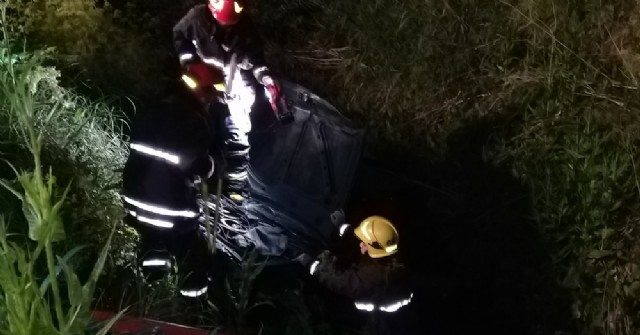 Un auto cayó a la zanja de la Ruta 45 a pocos metros del puente Hardoy