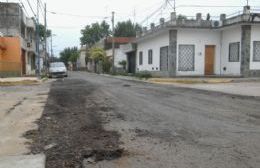 Los vecinos de calle Hilario Lagos esperaban el asfalto y recibieron alquitrán