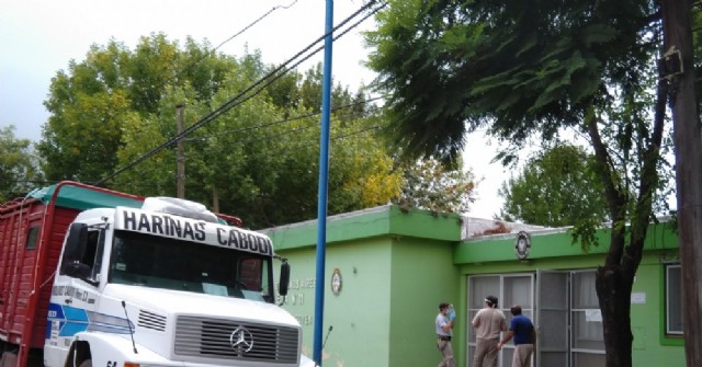 La Escuela Primaria N° 11 entrega bolsones de alimentos y los cuadernillos pedagógicos