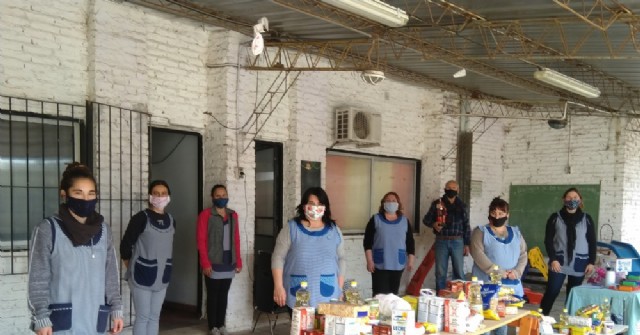 El jardín de infantes "Bichito de Luz" entregó a las familias un regalo para cada niño