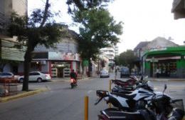 Plazas sin bancos y esquina sin semáforos