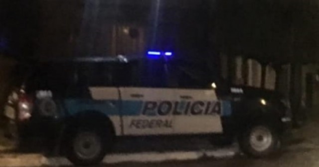 Operativo de Policía Federal en una vivienda de calle Italia al 300