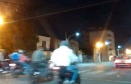 Esta madrugada de sábado hubo invasión de motos con sus "cortes"