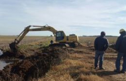 Comenzó el movimiento de suelo en el camino rural 75