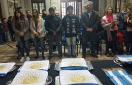 Entrega de banderas de ceremonia a instituciones educativas