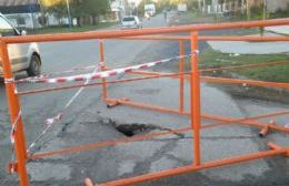 Se hundió el pavimento en calle Villegas a la entrada de Barrio Ramos