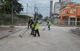 Habilitaron bocacalle y aparecieron "los ángeles" del barrido municipal